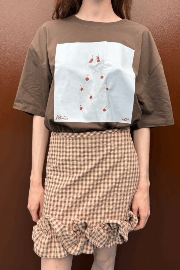 MILKWHITE - T-SHIRT WITH CAKE PRINT