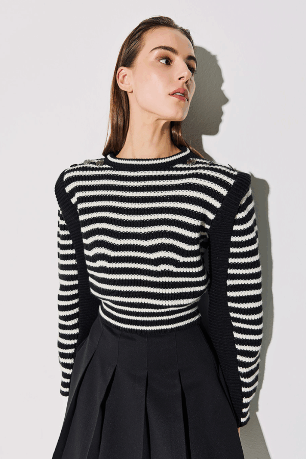 TAILOR MADE - STRIPPED BLACK/WHITE KNIT SWEATER
